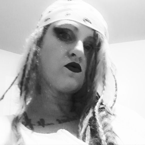 Meet your Posher, Crystal - Picture 7 of 16